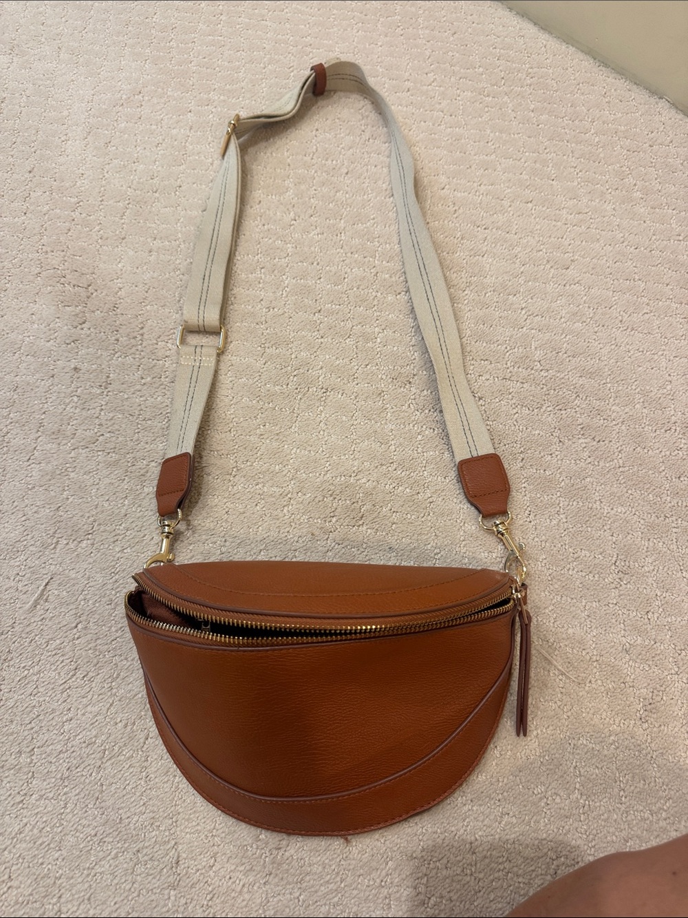 Universal Thread Brown Crescent Crossbody Bag with Adjustable‎ Strap
